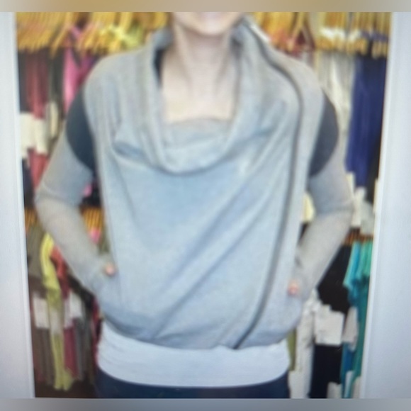LULULEMON SWAY JACKET IN GRAY SIDE ZIPPER AND COWL NECK IN SIZE 8 - Picture 7 of 8